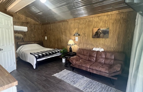 Hartford Cabin | Cabins at Grizzly Ranch!