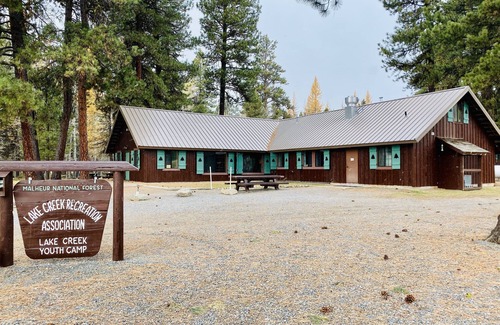 John Day Cabin | Cabins in Eastern Oregon, Near Strawberry Mountain Wilderness