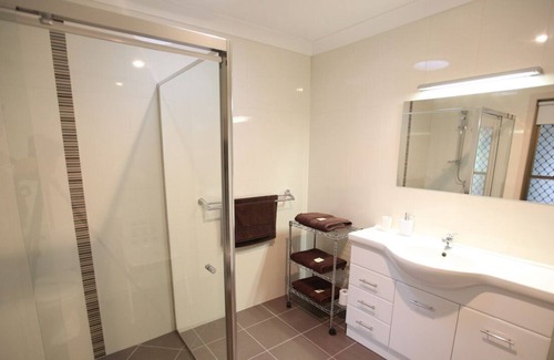 Bellmere House | Caboolture 4.5 Star Holiday Home at the Gateway to the Sunshine Coast in Qld