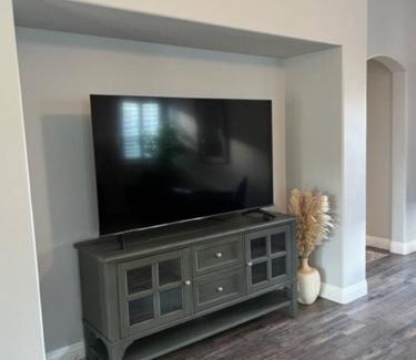 Greenacres House | Cadbury 4BR Outdoor Kitchen Sleeps 8 Peaceful