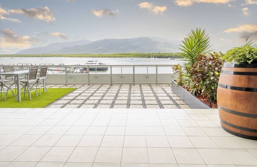 Cairns Central Business District Apartment | CAIRNS WATERFRONT LUXURY AT HARBOURLIGHTS