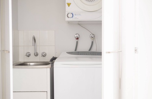Cairns Central Business District Apartment | CAIRNS WATERFRONT LUXURY AT HARBOURLIGHTS