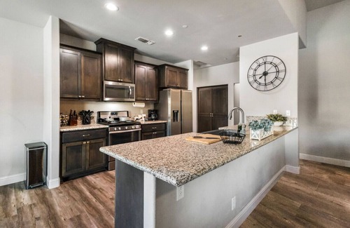 Chico Apartment | Cal King Hi-tech Vaca Pool Home | Ideal 4 Families
