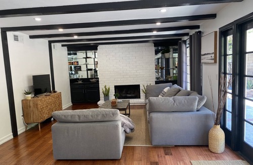 Calabasas House | Calabasas Oasis Retreat w/Pool,Jacuzzi,Gym &more!