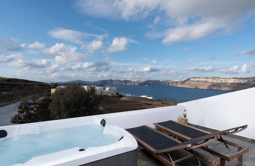 Akrotiri Apartment | Caldera view 1-bedroom Villa in peacefull Akrotiri with Hot Tub and Pool