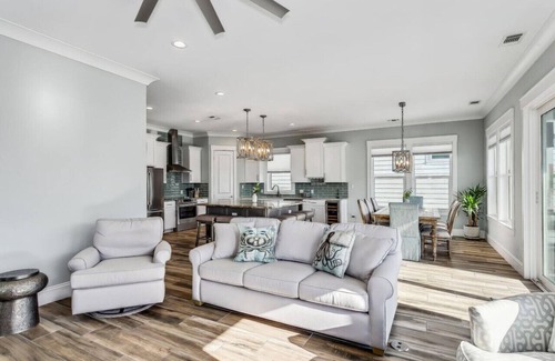 Navarre Beach House | Calla Lily Cove : Breathtaking Home w/Elevator In a Gated Community-Sleeps 12