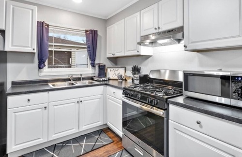 University Park House | Calm clean getaway.