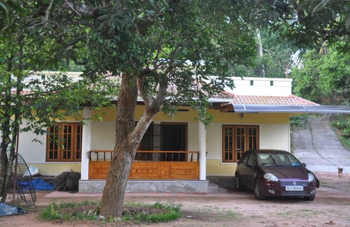 Quilon House | Calm, Lake-facing, Clean Villa/Rooms