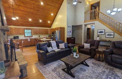 Grantville Cabin | Calming Cabin near Perry Lake