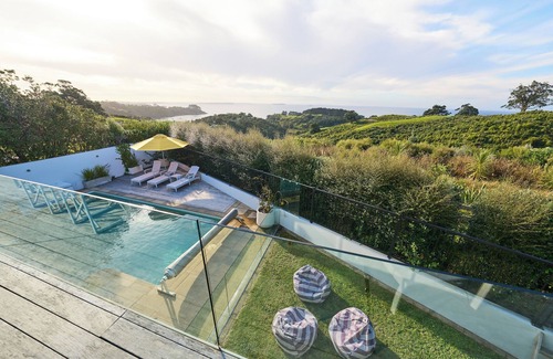 Ostend Villa | Calypso pool Villa Waiheke Island