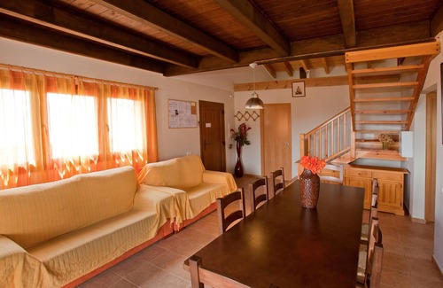 Riudecanyes Cottage | Camamilla: Rural House near Port Aventura with Sea and Mountain Views