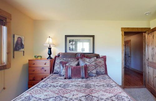 New Meadows House | Camas Family Cabin