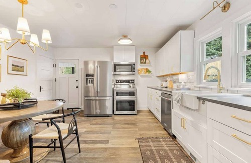 Carver House | Camas Lakehouse With Private Hot Tub