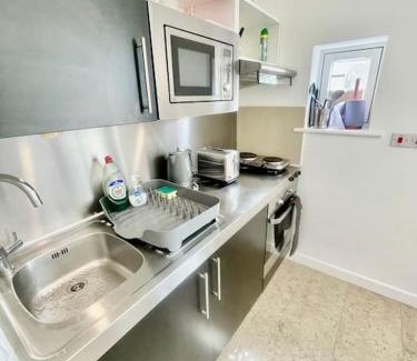 Mill Road Apartment | Cambridge City Centre Studio First Floor Sleeps 3