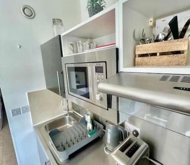 Mill Road Apartment | Cambridge City Centre Studio First Floor Sleeps 3