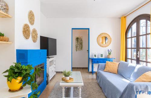 Vilafortuny House | Cambrils Beach - 8 min to Beach - AC - WiFi - Terrace - 8 Guests