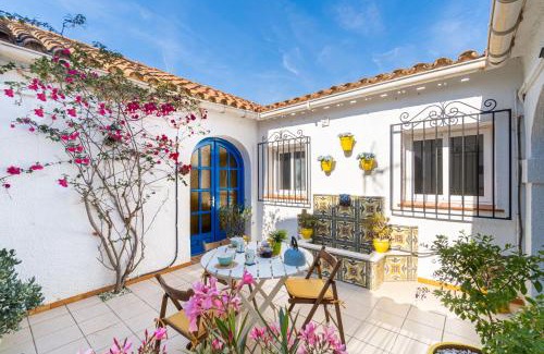Vilafortuny House | Cambrils Beach - 8 min to Beach - AC - WiFi - Terrace - 8 Guests