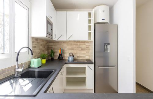 Vilafortuny House | Cambrils Beach - 8 min to Beach - AC - WiFi - Terrace - 8 Guests
