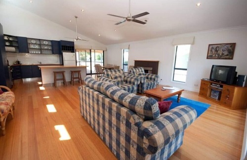 Lakes Entrance House | Cambroe - Lakes Entrance