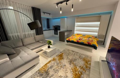 Tirgu Mures Apartment | Cameleon Lemon Yellow