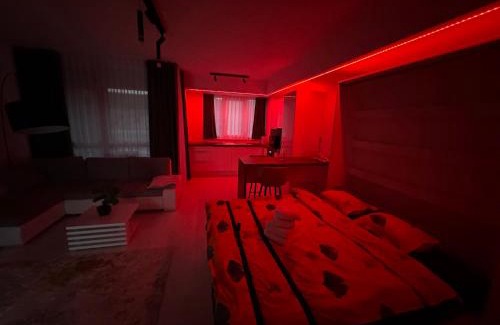 Tirgu Mures Apartment | Cameleon Lemon Yellow