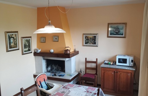 Guamo House | Camellia cottage a stone's throw from paid pool