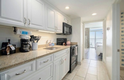 Myrtle Beach Condo | Camelot By The Sea 1610- Oceanfront 1 BR- Pool