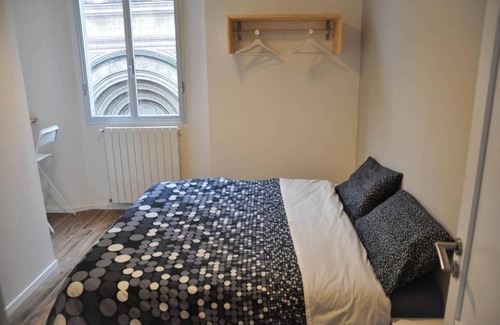 Bolognina Bed & Breakfast | CAMERA e BAGNO PRIVATO a 3 minuti dalla Stazione