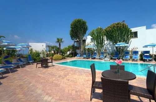 Forio Bed & Breakfast | Camere con colazione, 5 minuti lontano dal mare, animali ammessi