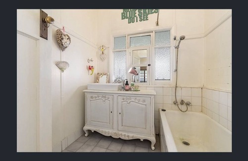 James Creek House | Cameron House a home with character and charm opposite the Clarence river