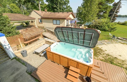 Grand Rapids Apartment | Campau cottage 1 bed · Lakefront hot swim pool spa cottage