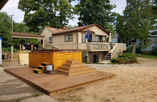 Grand Rapids Apartment | Campau cottage 1 bed · Lakefront hot swim pool spa cottage