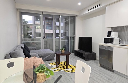 Camperdown Apartment | Camperdown one 05 Close to bus stop and SYD CBD