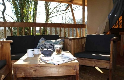 Saint-Constant-Fournoules House | Camping 3 étoiles - Piscine - eec0cd
