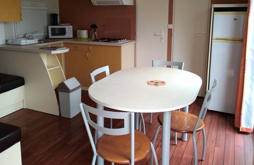 Saint-Mande-sur-Bredoire House | Camping le Lizot - 3 room mobile home 4 people