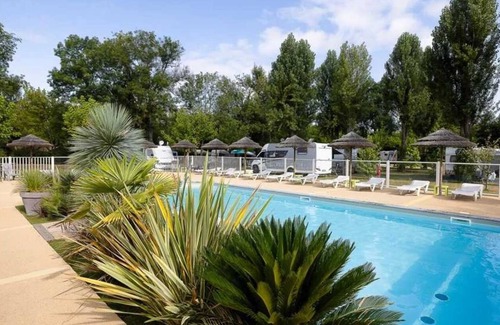 Montpon-Menesterol House | Camping 3 étoiles - Piscine - ccba0bh