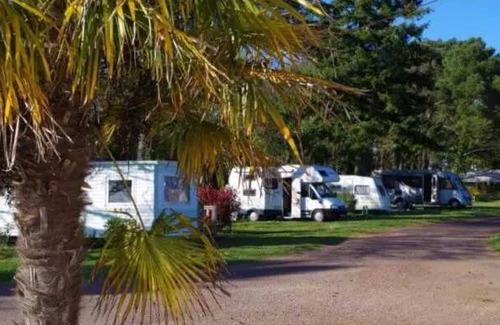 Guemene-Penfao House | Camping 3 étoiles - Piscine - eebebh