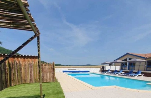 Puy-l'Eveque House | Camping 3 étoiles - Piscine - ccbahda