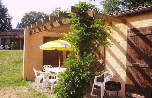 Puy-l'Eveque House | Camping 3 étoiles - Piscine - ccbahda