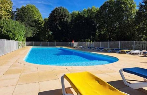 Saint-Cere House | Camping 3 étoiles - Piscine - eeebbh