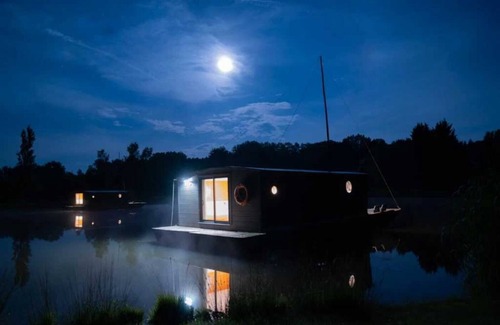 Chamberet House | Camping 3 étoiles - Piscine - eececf