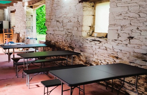 Motreff RV Rental | Camping 5 min Carhaix. Vieilles Charrues and other festivals. shuttle included