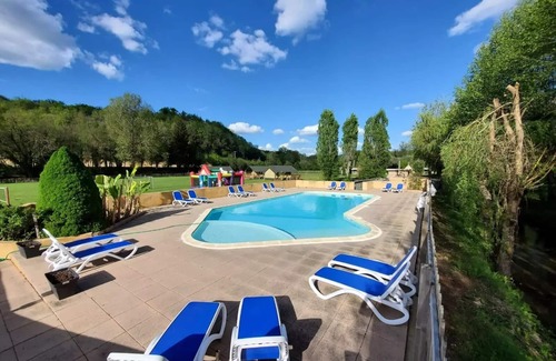 Marcillac-Saint-Quentin House | Camping Le Pont de Mazerat * - Mobile home 28m2 : for a family holiday. 2 bedrooms 4 persons