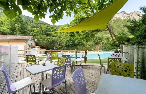 Orpierre House | Camping les Princes d'Orange* - Cottage Espace Classic 4 rooms for 6 people Air-conditioned Mountain view