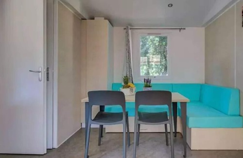 Mondragon House | Camping maeva Escapades La Pinède en Provence *** - Mobile Home Origan Plus 3 Rooms 4/5 People Air Conditioning + TV