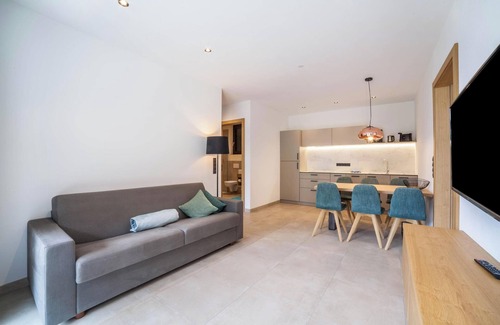 Saltusio Apartment | Camping Passeier Apartment Abendrot with Mountain View, Pool, Sauna, Wi-Fi, Terrace and Garden