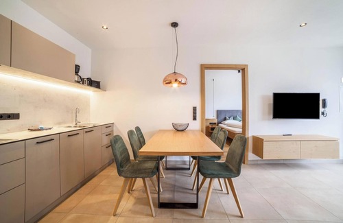 Saltusio Apartment | Camping Passeier Apartment Abendrot with Mountain View, Pool, Sauna, Wi-Fi, Terrace and Garden