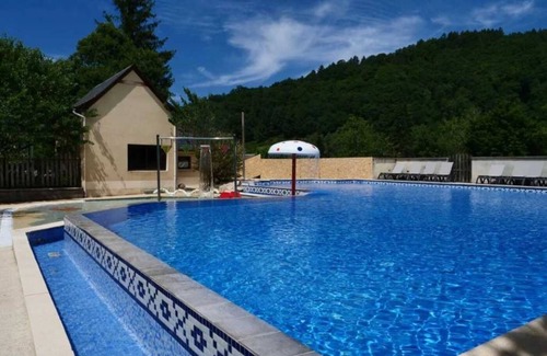 Monceaux-sur-Dordogne House | Camping - Piscine - ef0bie