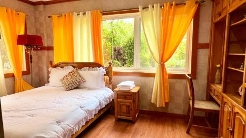 Baguio Resort | Campjohnhay Forest Home A1F