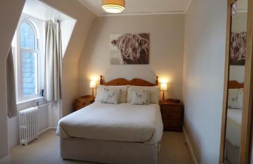 Onich House | Camus House, Lochside Guest House
